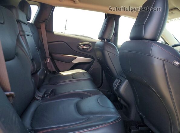 1C4PJMBX5JD559230 2018 JEEP CHEROKEE Black Rear interior view
