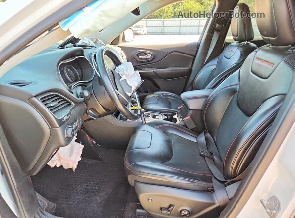 1C4PJMBX6KD260458 2019 JEEP CHEROKEE White Вид салону спереду