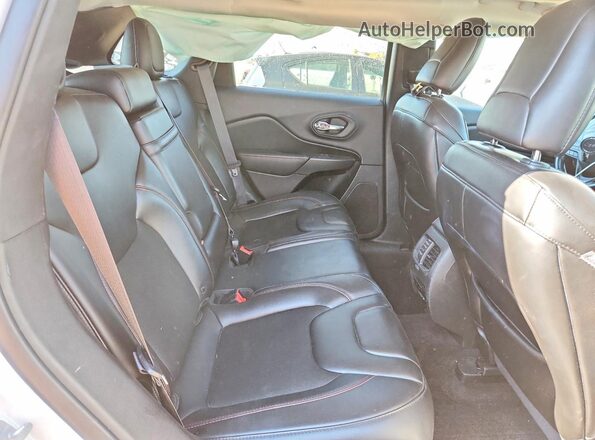 1C4PJMBX6KD260458 2019 JEEP CHEROKEE White Вид задньої частини салону
