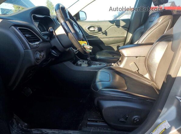 1C4PJMBX7KD189335 2019 JEEP CHEROKEE Silver Widok wnętrza z przodu
