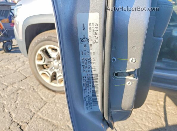 1C4PJMBX7KD189335 2019 JEEP CHEROKEE Silver Widok wnętrza 360 stopni