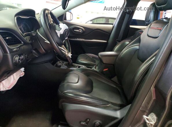 1C4PJMBX7KD245130 2019 JEEP CHEROKEE Gray Widok wnętrza z przodu