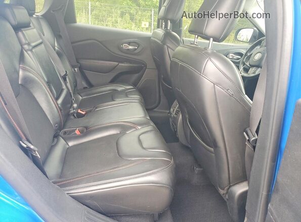 1C4PJMBX7KD352842 2019 JEEP CHEROKEE Blue Widok wnętrza z tyłu