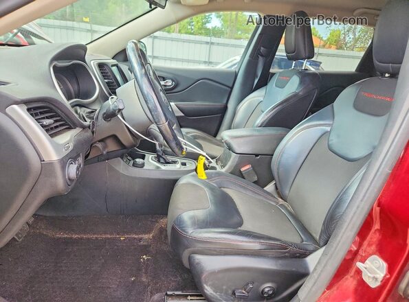 1C4PJMBX8JD599365 2018 JEEP CHEROKEE Red Вид салону спереду