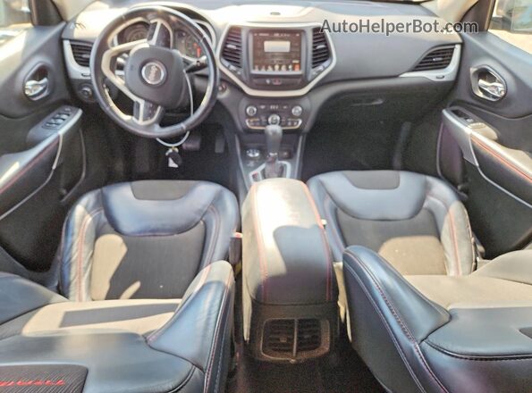 1C4PJMBX8JD599365 2018 JEEP CHEROKEE Red Вид панелі приладів