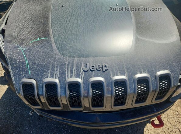 1C4PJMBXXJD592921 2018 JEEP CHEROKEE Charcoal Engine compartment view
