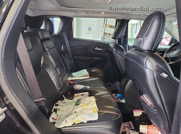 1C4PJMBXXKD137293 2019 JEEP CHEROKEE Black Rear interior view