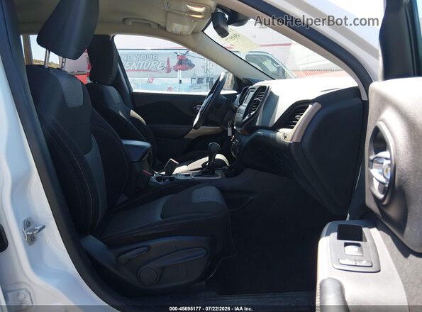 1C4PJMCB0JD528518 2018 JEEP CHEROKEE White Vista interior delantera