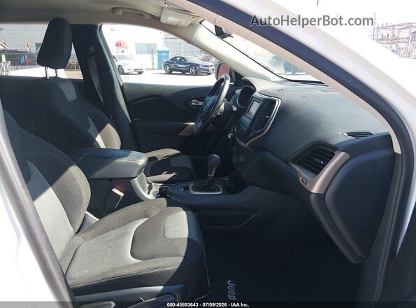 1C4PJMCB0JD528566 2018 JEEP CHEROKEE White Вид салону спереду