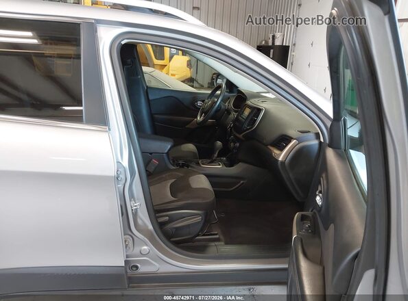 1C4PJMCB0JD531886 2018 JEEP CHEROKEE Gray Widok wnętrza z przodu
