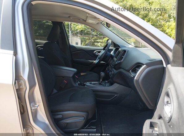 1C4PJMCB0KD450937 2019 JEEP CHEROKEE Silver Widok wnętrza z przodu
