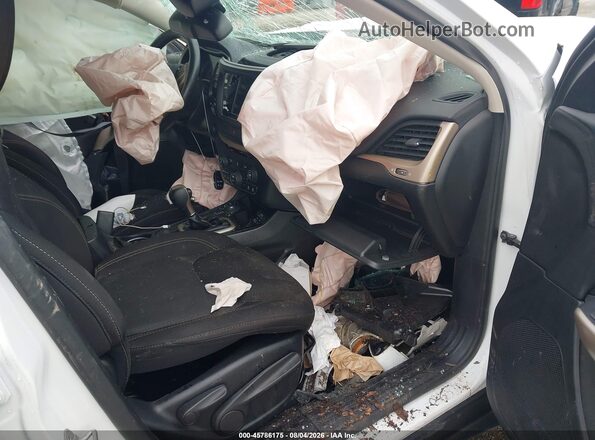 1C4PJMCB1HD225659 2017 JEEP CHEROKEE White Front interior view