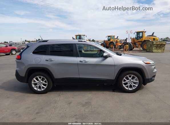 1C4PJMCB2JD528455 2018 JEEP CHEROKEE Silver Вид задньої частини салону