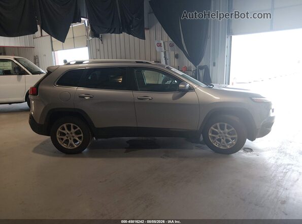 1C4PJMCB2JD559284 2018 JEEP CHEROKEE Gray Вид задньої частини салону