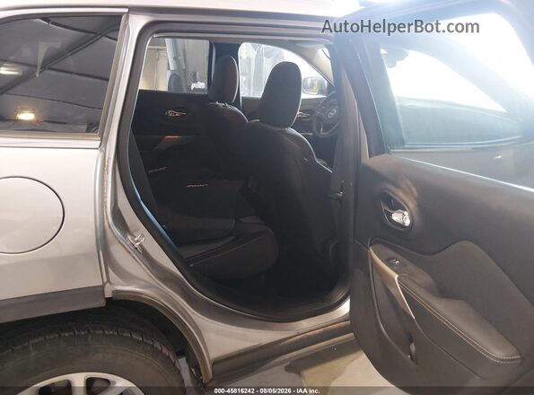 1C4PJMCB2JD559284 2018 JEEP CHEROKEE Gray Вид наклейки з VIN-кодом