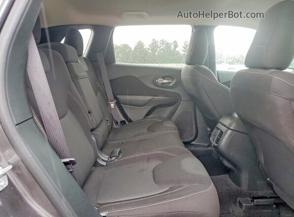 1C4PJMCB3HW564735 2017 JEEP CHEROKEE Gray Widok wnętrza z tyłu