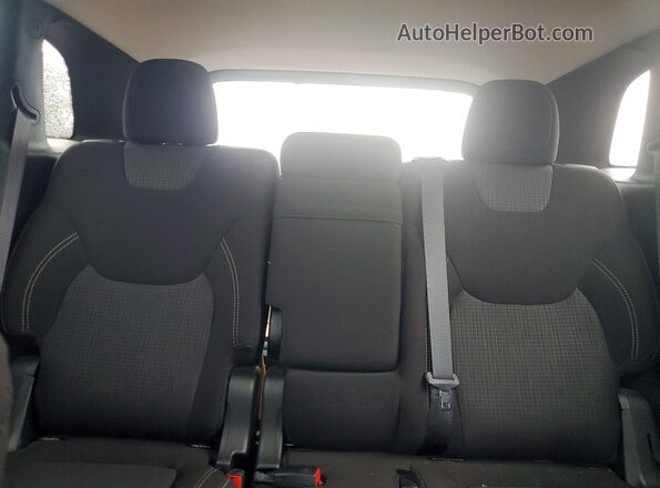1C4PJMCB3HW564735 2017 JEEP CHEROKEE Gray Widok tylnych siedzeń