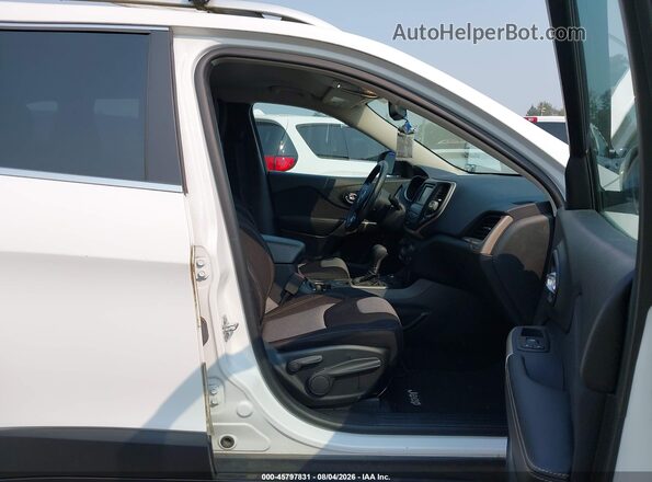 1C4PJMCB3JD528660 2018 JEEP CHEROKEE Белый Вид салона спереди