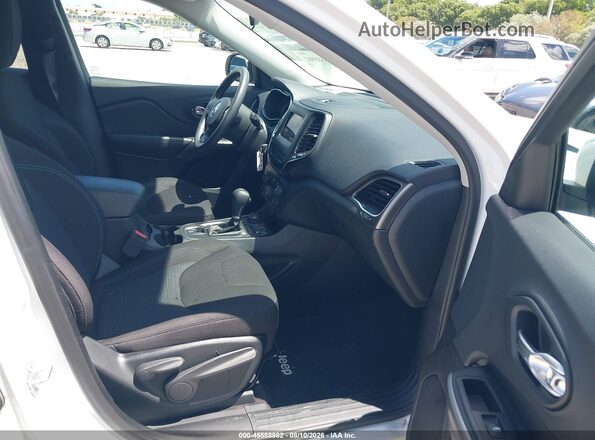 1C4PJMCB3KD244513 2019 JEEP CHEROKEE White Front interior view