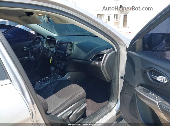 1C4PJMCB3KD250411 2019 JEEP CHEROKEE Silver Vista interior delantera