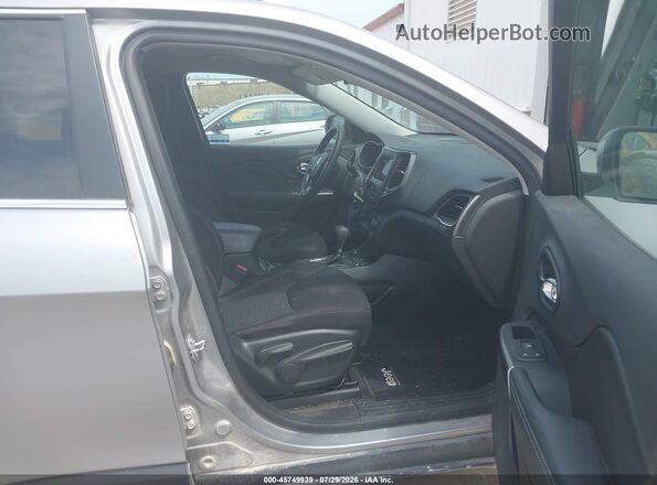 1C4PJMCB3KD341176 2019 JEEP CHEROKEE Silver წინა სალონის ხედი