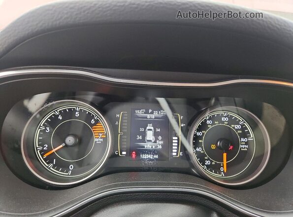 1C4PJMCB3KD487173 2019 JEEP CHEROKEE Maroon ხელსაწყოთა პანელის ხედი