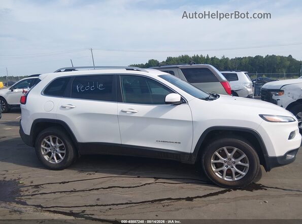 1C4PJMCB4GW183068 2016 JEEP CHEROKEE White Vista interior trasera
