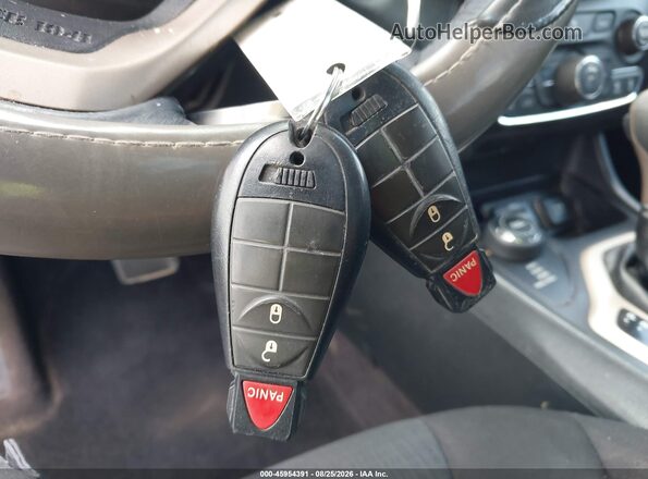 1C4PJMCB4GW218661 2016 JEEP CHEROKEE Silver Dashboard view