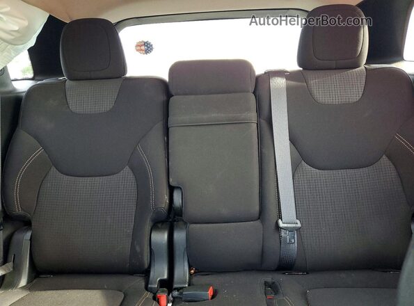 1C4PJMCB4HW505693 2017 JEEP CHEROKEE Silver Rear seats view