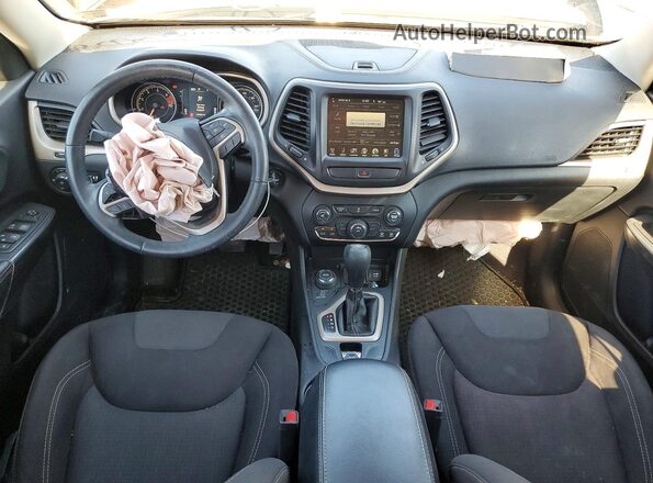 1C4PJMCB4HW505693 2017 JEEP CHEROKEE Silver Dashboard view