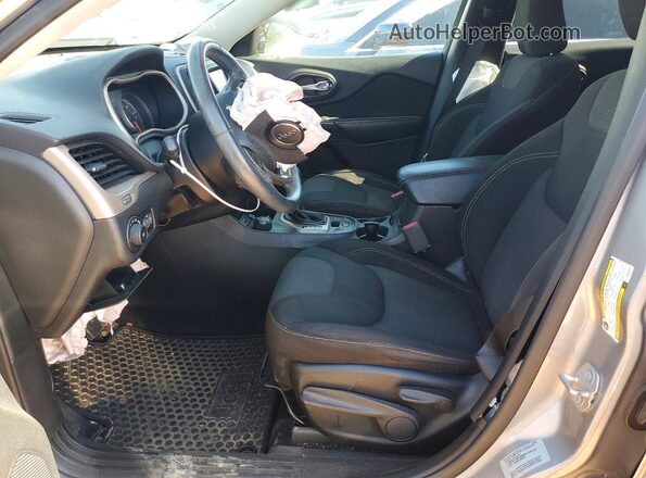 1C4PJMCB4HW505693 2017 JEEP CHEROKEE Silver Front interior view