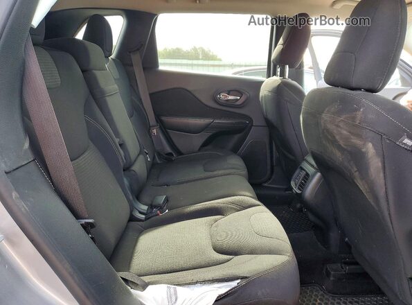 1C4PJMCB4HW505693 2017 JEEP CHEROKEE Silver Rear interior view
