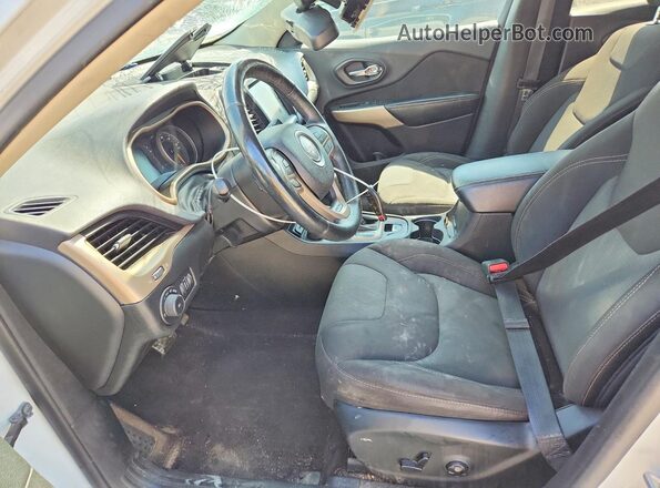 1C4PJMCB4HW657599 2017 JEEP CHEROKEE White Widok wnętrza z przodu