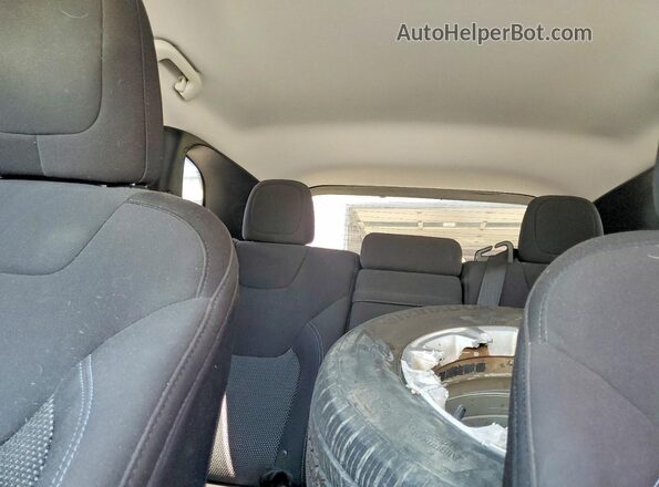 1C4PJMCB5KD280719 2019 JEEP CHEROKEE Silver Rear seats view