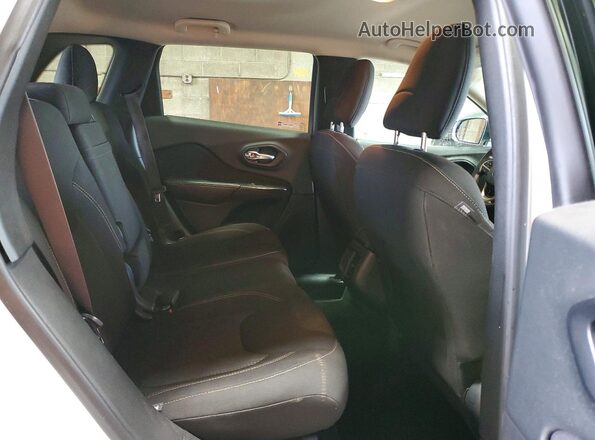 1C4PJMCB6GW103057 2016 JEEP CHEROKEE Белый Вид задних сидений