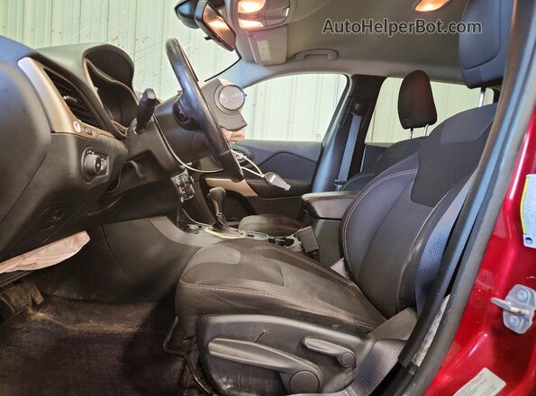 1C4PJMCB6HW665171 2017 JEEP CHEROKEE Red Вид салону спереду