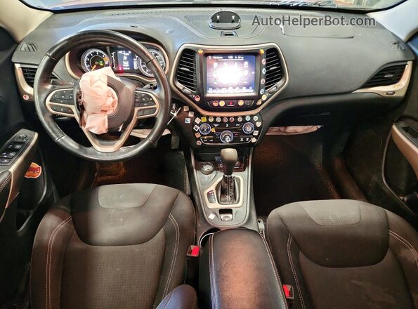 1C4PJMCB6HW665171 2017 JEEP CHEROKEE Red Вид панелі приладів