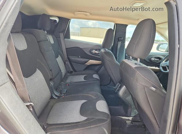 1C4PJMCB6JD505681 2018 JEEP CHEROKEE Gray Rear seats view