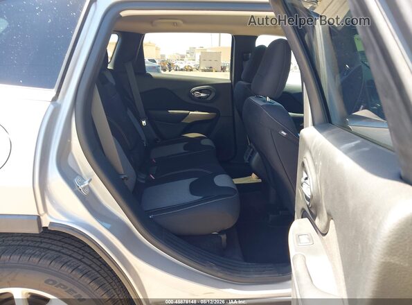 1C4PJMCB6JD528619 2018 JEEP CHEROKEE Silver VIN sticker view