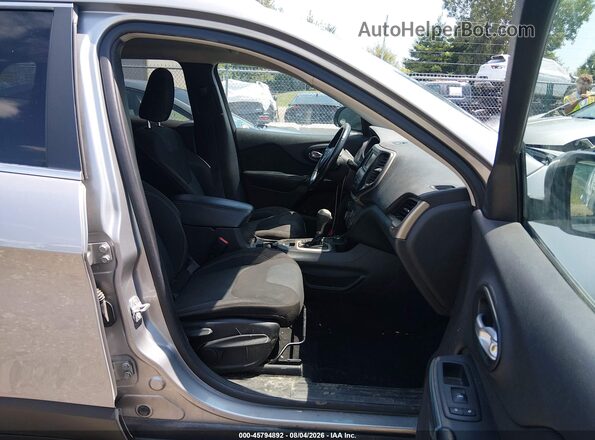1C4PJMCB7GW145995 2016 JEEP CHEROKEE Silver Front interior view