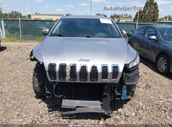 1C4PJMCB7GW145995 2016 JEEP CHEROKEE Silver Rear interior view