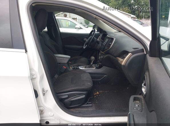 1C4PJMCB7GW333075 2016 JEEP CHEROKEE White Front interior view