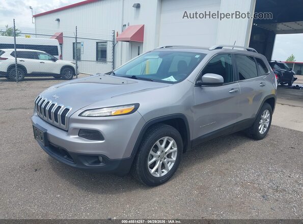 1C4PJMCB7JD580972 2018 JEEP CHEROKEE Silver Առջևի ձախ երեք քառորդ տեսարան