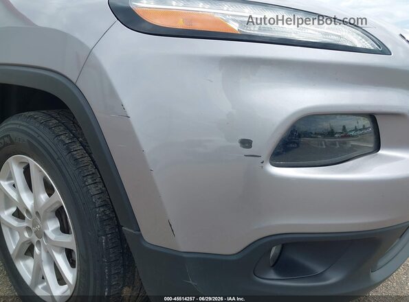1C4PJMCB7JD580972 2018 JEEP CHEROKEE Silver Դիմացի տեսք