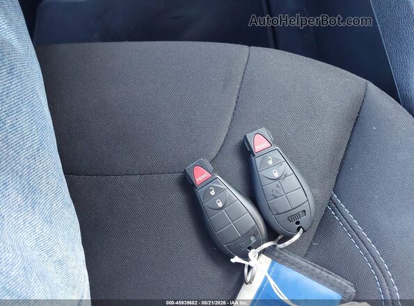 1C4PJMCB7KD412587 2019 JEEP CHEROKEE Серебряный Вид панели приборов