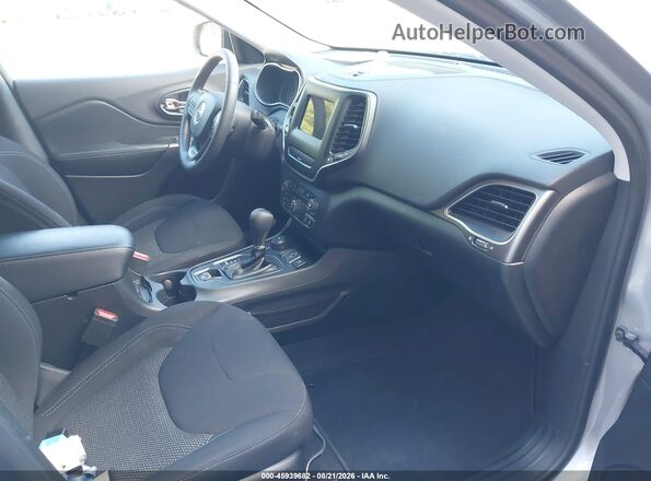 1C4PJMCB7KD412587 2019 JEEP CHEROKEE Серебряный Вид салона спереди