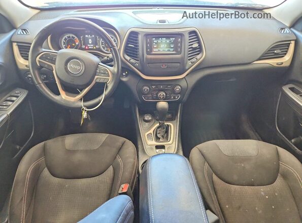 1C4PJMCB8HW505471 2017 JEEP CHEROKEE Silver Вид панелі приладів