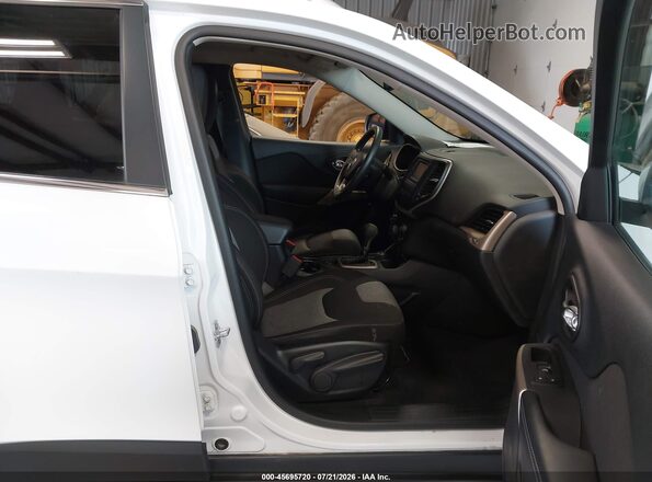 1C4PJMCB8JD528508 2018 JEEP CHEROKEE White Սալոնի դիմացի տեսք