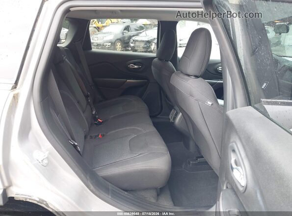 1C4PJMCB9KD412588 2019 JEEP CHEROKEE Silver VIN կոդի պիտակի տեսք