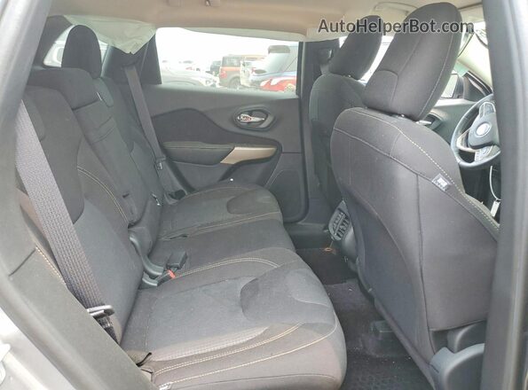1C4PJMCBXHW633386 2017 JEEP CHEROKEE Silver Widok wnętrza z tyłu